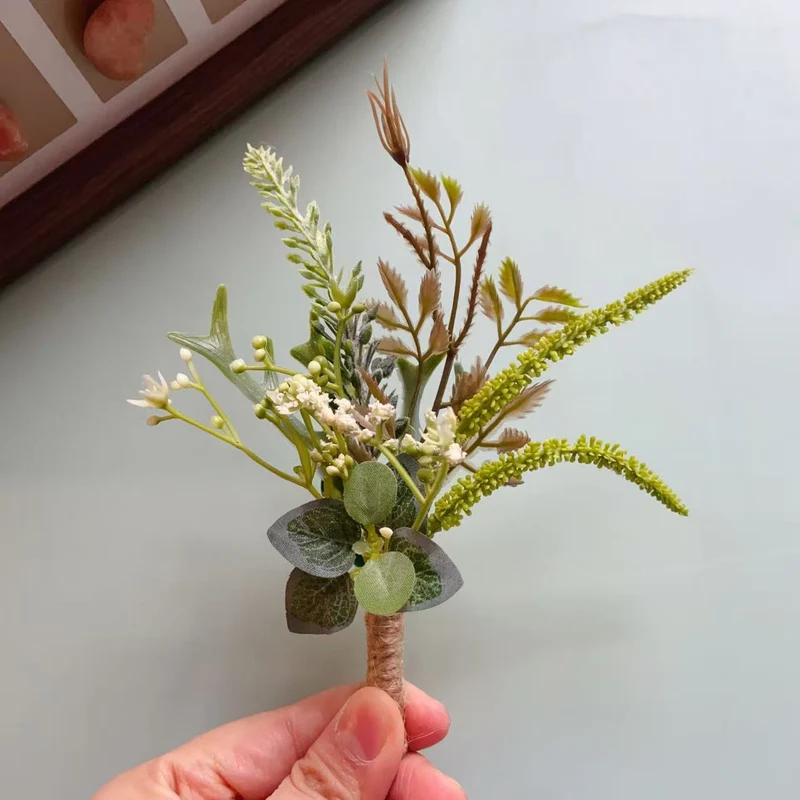 Moderne dekorative Blumenanordnung