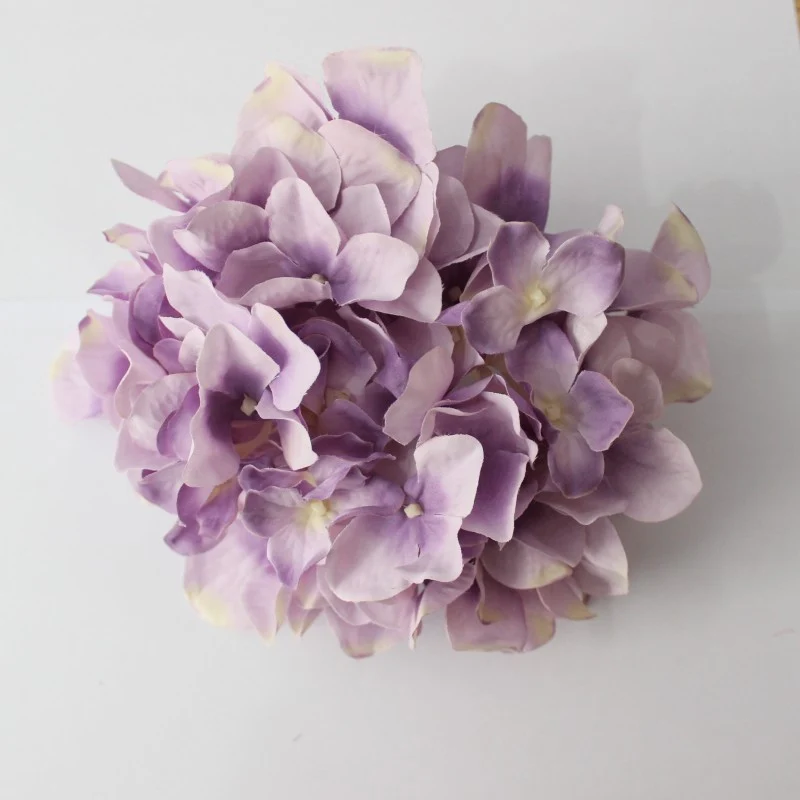 Luxuriöse Seidenblumenarrangement