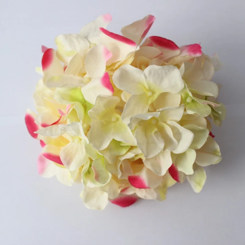 Luxuriöse Seidenblumenarrangement