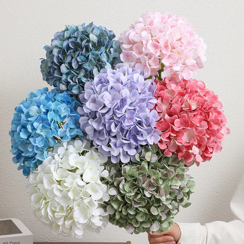 Kunsthortensienzweig mit detaillierten Blüten Karnz