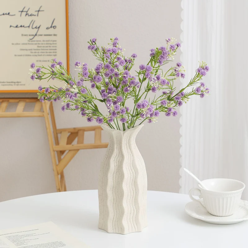 Dekorativer Kunstblütenzweig mit filigranen lila Blüten Karnz