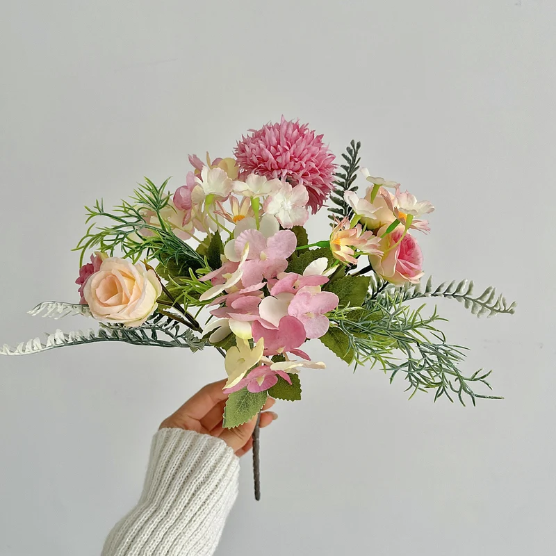 Dekorative Blumenstrauß Karnz