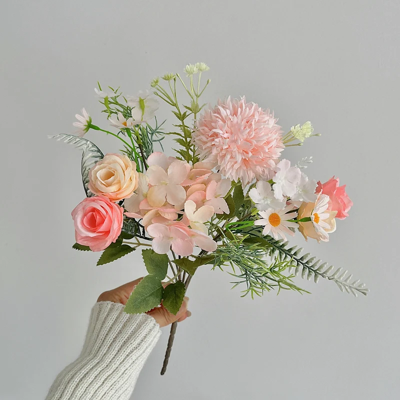 Dekorative Blumenstrauß Karnz