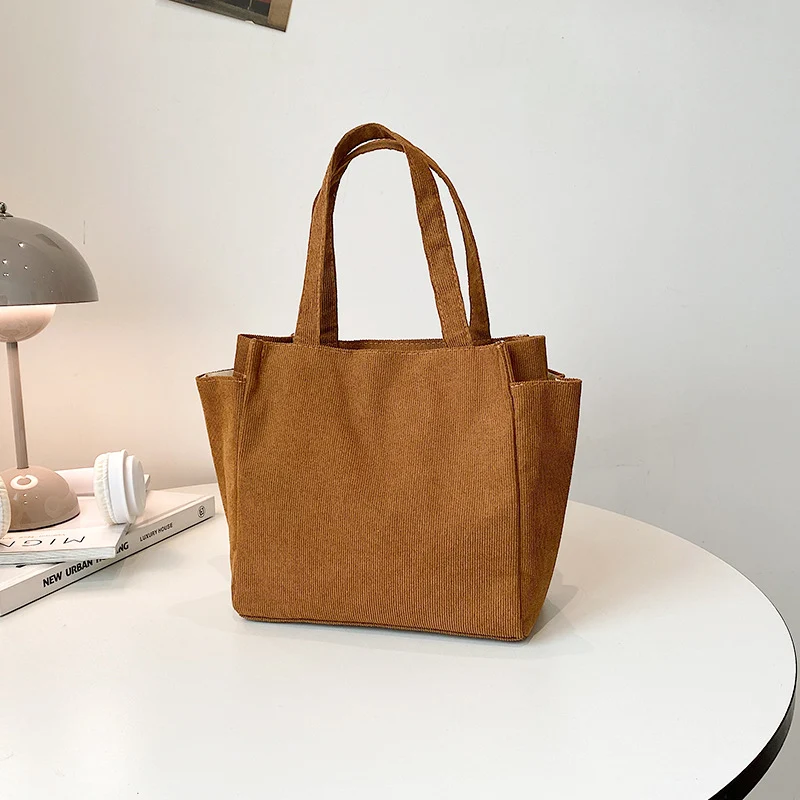 Texturierte Cordura-Tote-Tasche mit niedlichem Plüsch-Anhänger