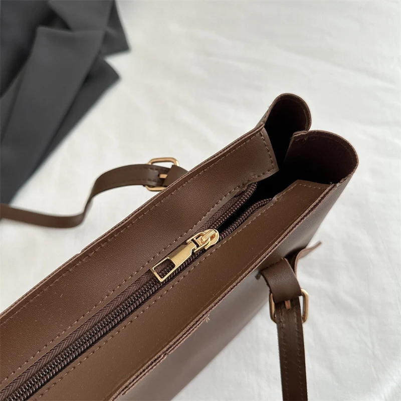 Elegante Kunstleder Tote Bag mit Schal-Detail