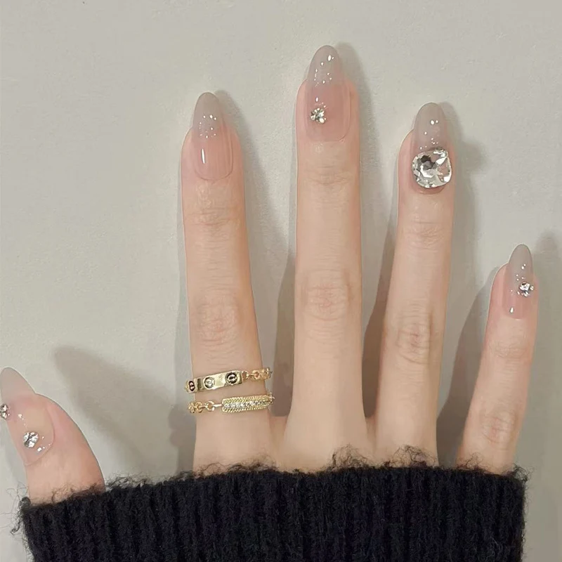 Elegante Stiletto Gel Press-On Nägel Karnz