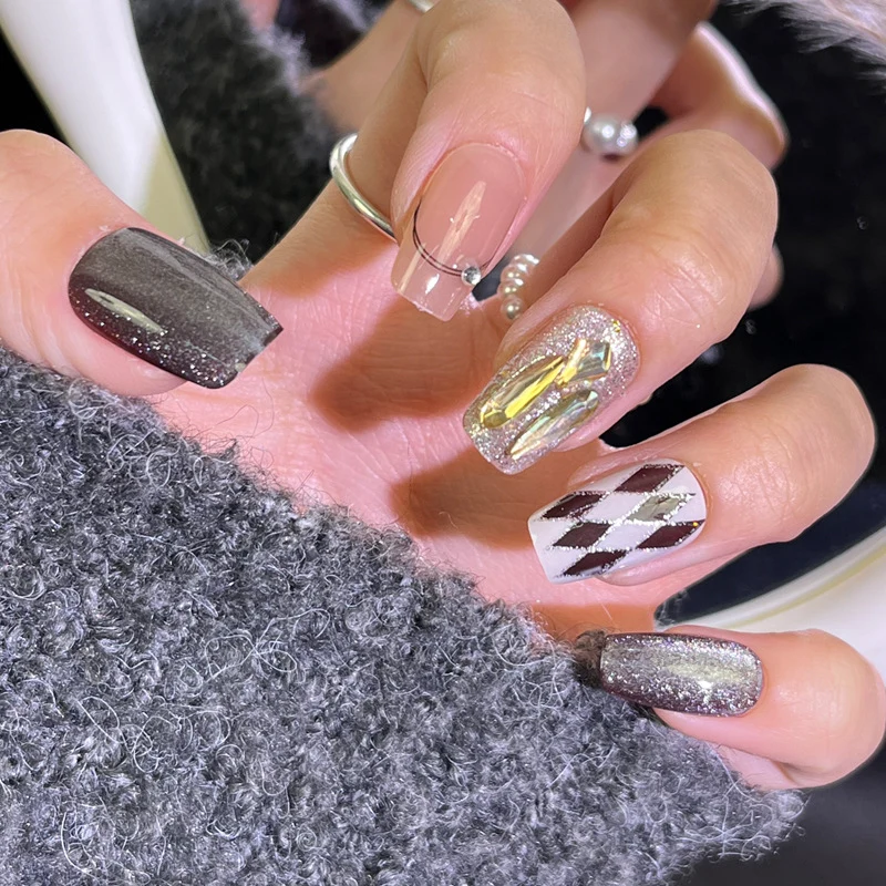 Elegantes Press-On-Nagelset mit Glitter- und Glanzfinish Karnz