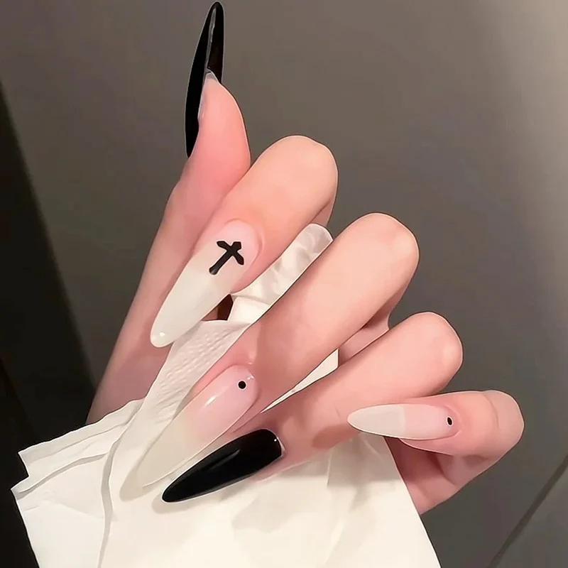 Elegantes Press-On-Nagelset mit Glitter- und Glanzfinish Karnz