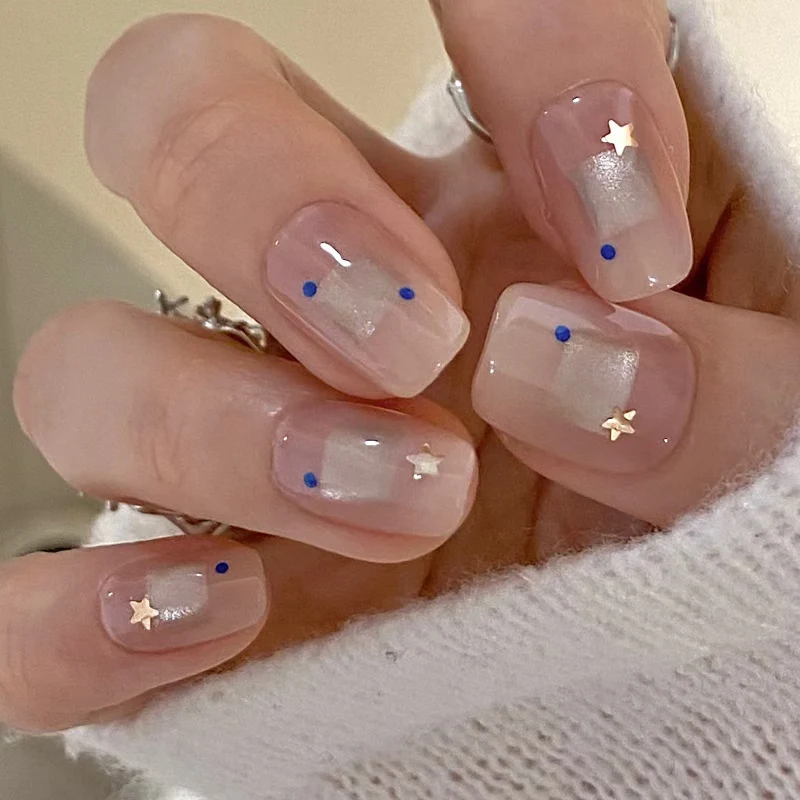 Elegantes Press-On-Nageldesign-Set mit Stern- und Punktmustern Karnz