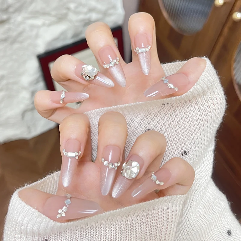 Premium Künstlerische Lange Stiletto-Nagelspitzen mit Aufwändigen Verzierungen Karnz