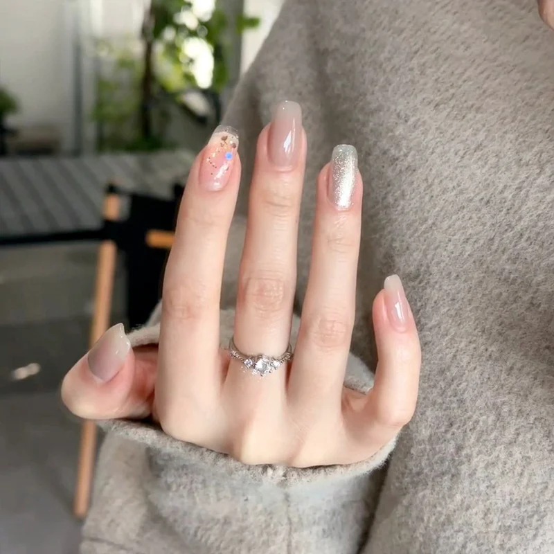Premium Künstlerische Lange Stiletto-Nagelspitzen mit Aufwändigen Verzierungen Karnz