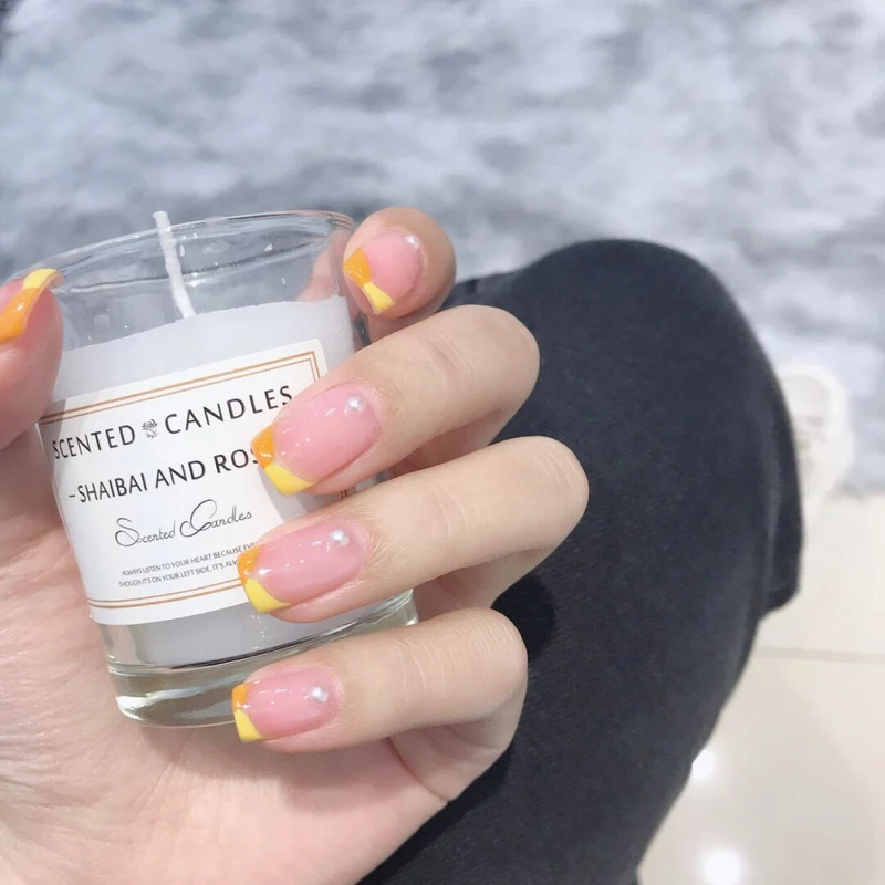 Trendige Nailart mit fruchtigen Akzenten Karnz