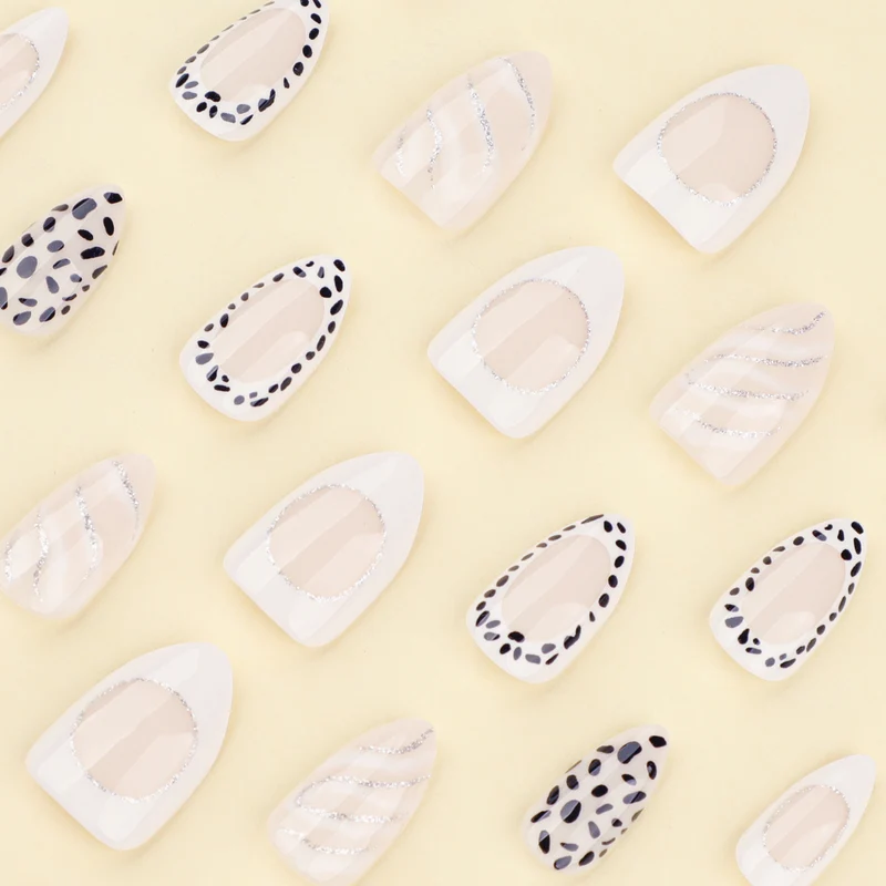 Trendige Nailart im kreativen Stiletto-Design Karnz