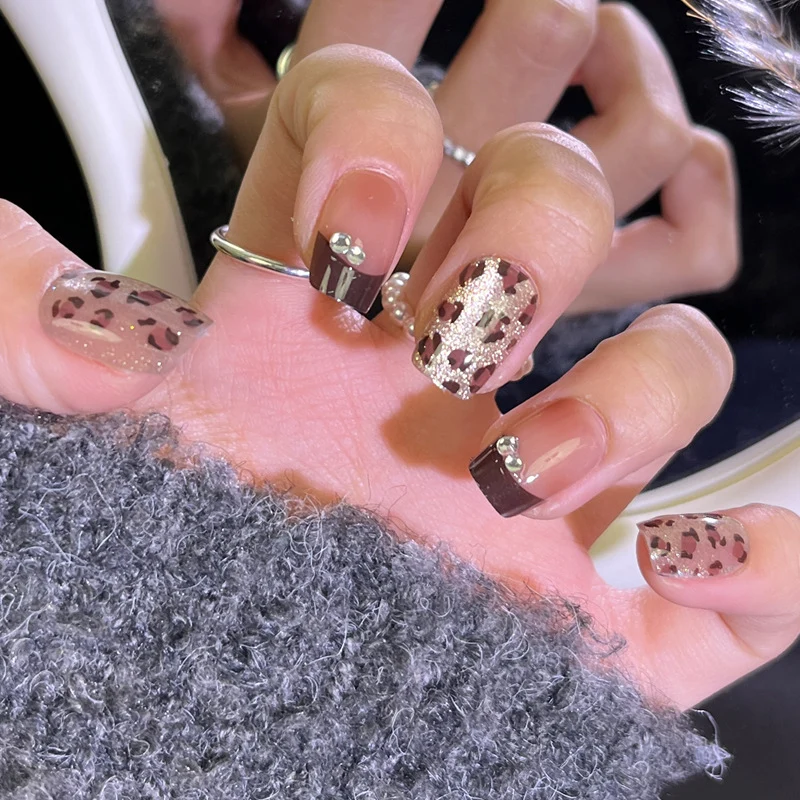Luxus Press-On Nagelset mit Glitter-Akzenten Karnz