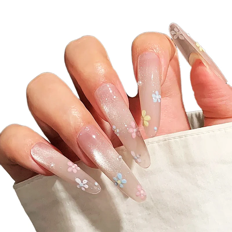 Lange Acryl Press-On Nägel mit floralen Verzierungen Karnz