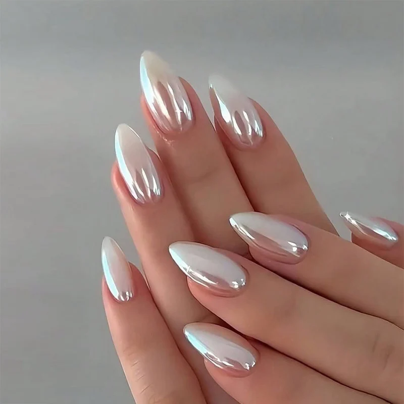 Glänzende Stiletto Press-On Nageltipps Karnz