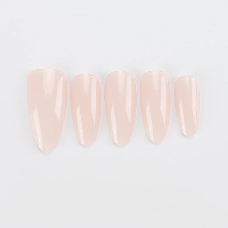 Glänzende Stiletto Press-On Nagelerweiterungen Karnz