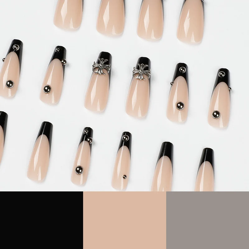 Stilvolle Kunstnägel mit extravagantem Design Karnz
