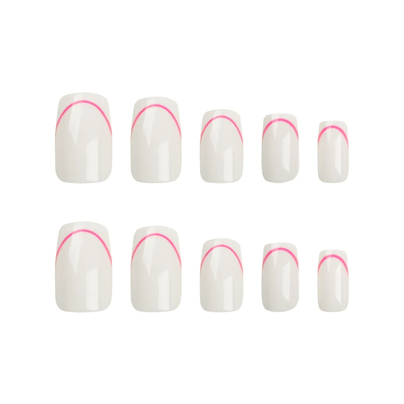 Stilvolle Kunstnägel mit elegantem French-Tip und modernen Akzenten Karnz