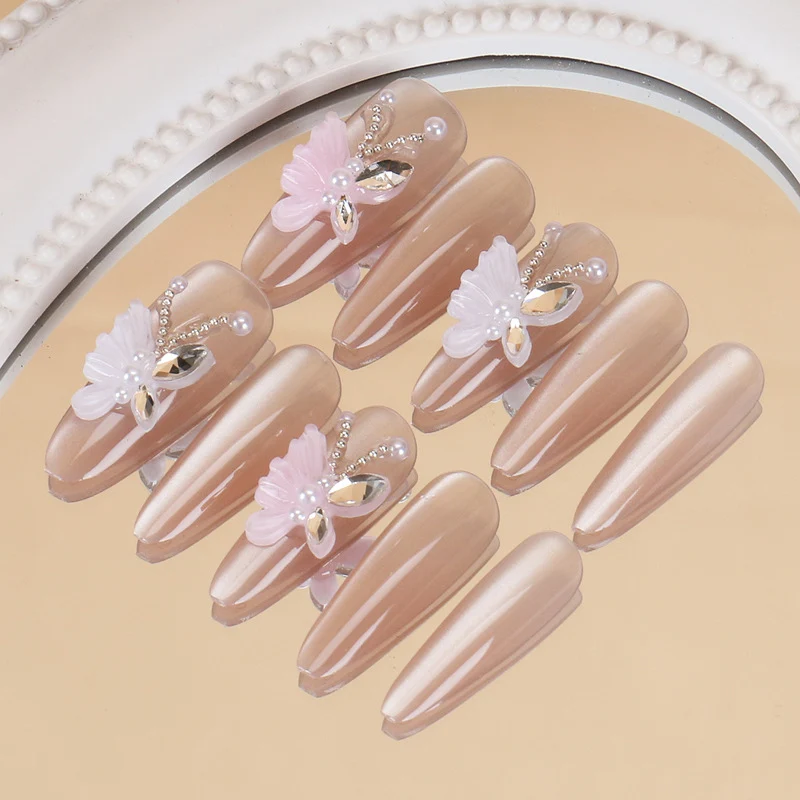 Glänzendes Nagelset Karnz