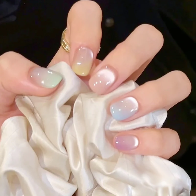 Glänzendes Nagelset Karnz