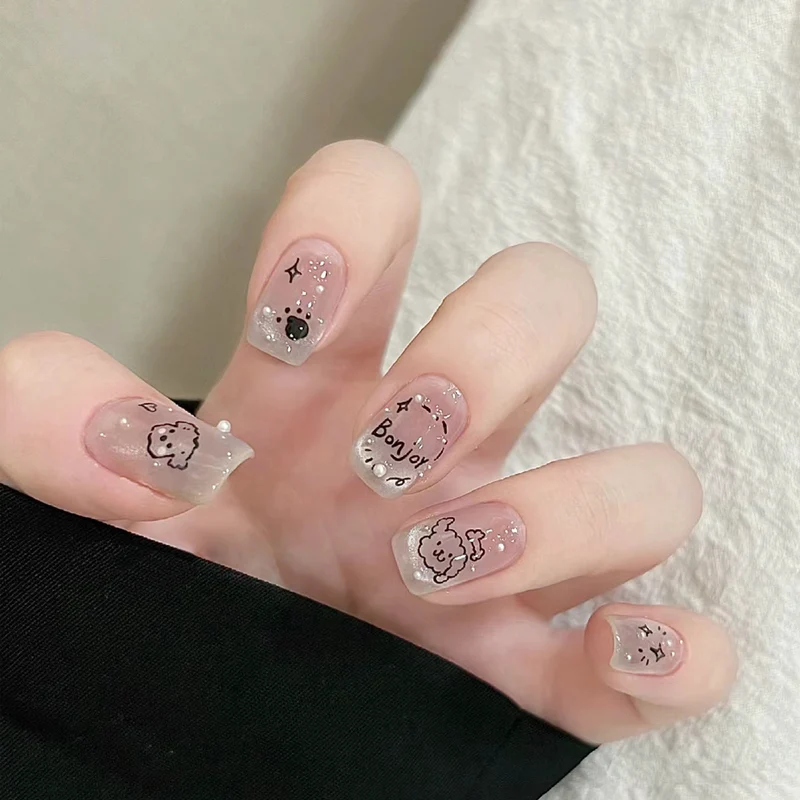 Glänzendes Nagelset Karnz