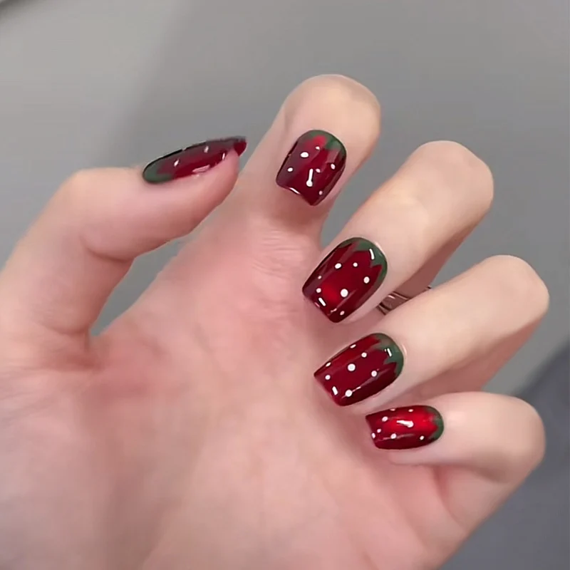 Glänzendes Nagelset Karnz