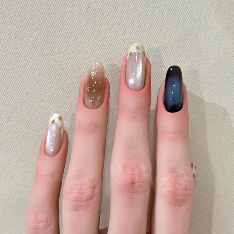 Glänzendes Nagelset Karnz