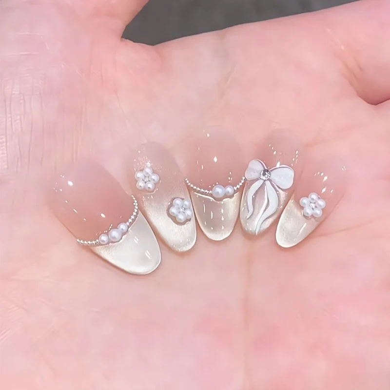 Glänzendes Nagelset Karnz