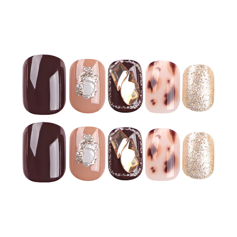 Kunstvolle Nagelkunst mit Schleifen- und Herzdesign Karnz