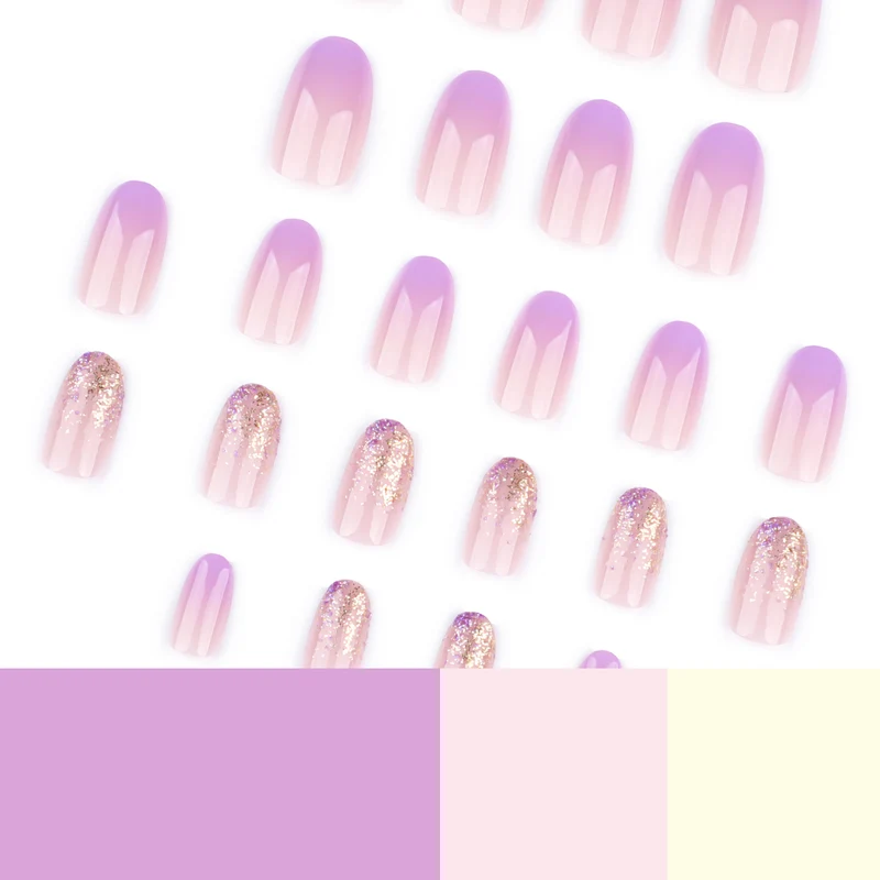 Kunstvolle Nagelkunst mit Ombre-Design und Glitzerakzenten Karnz