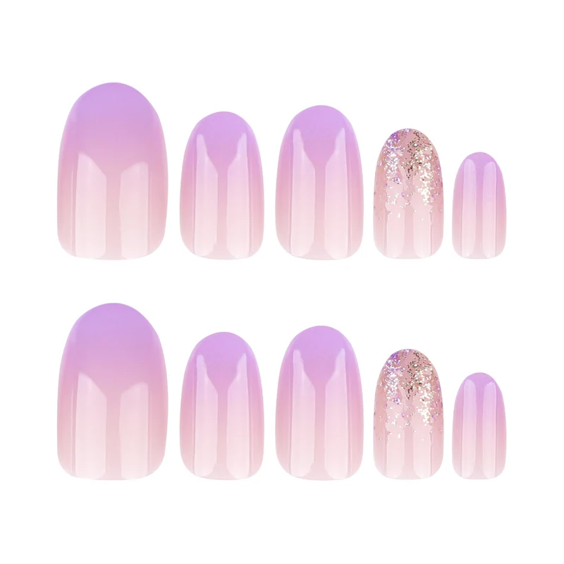 Kunstvolle Nagelkunst mit Ombre-Design und Glitzerakzenten Karnz