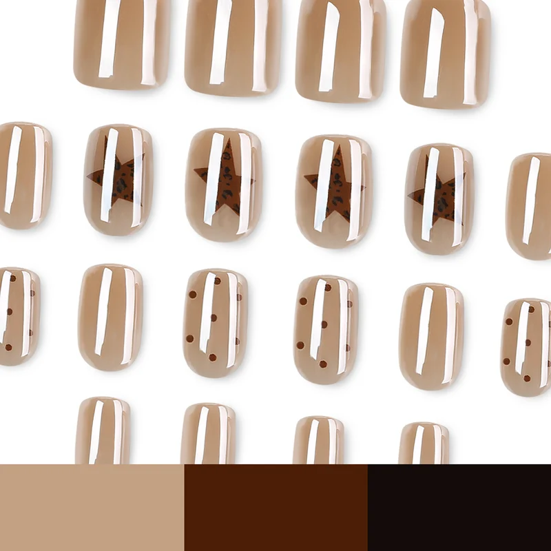 Kunstvolle Nagelkunst mit modernem Muster Karnz