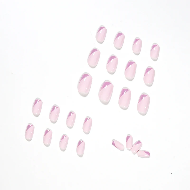 Kunstvolle Nagelkunst mit modernem French-Tip Design Karnz