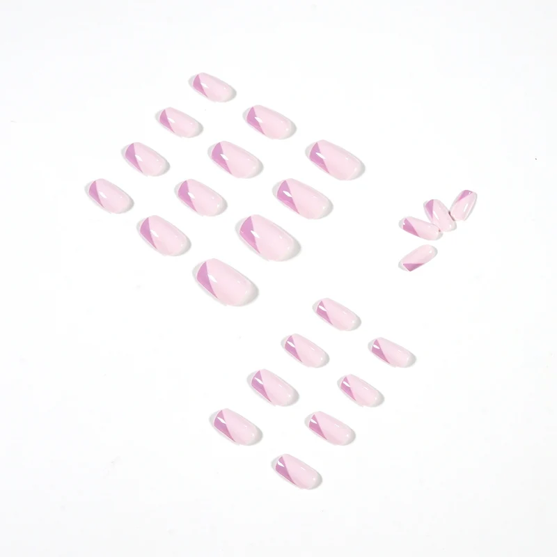 Kunstvolle Nagelkunst mit modernem French-Tip Design Karnz