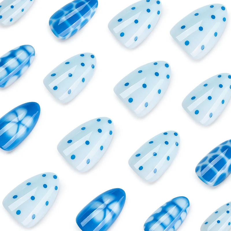 Kunstvolle Nagelkunst mit modernem Design Karnz