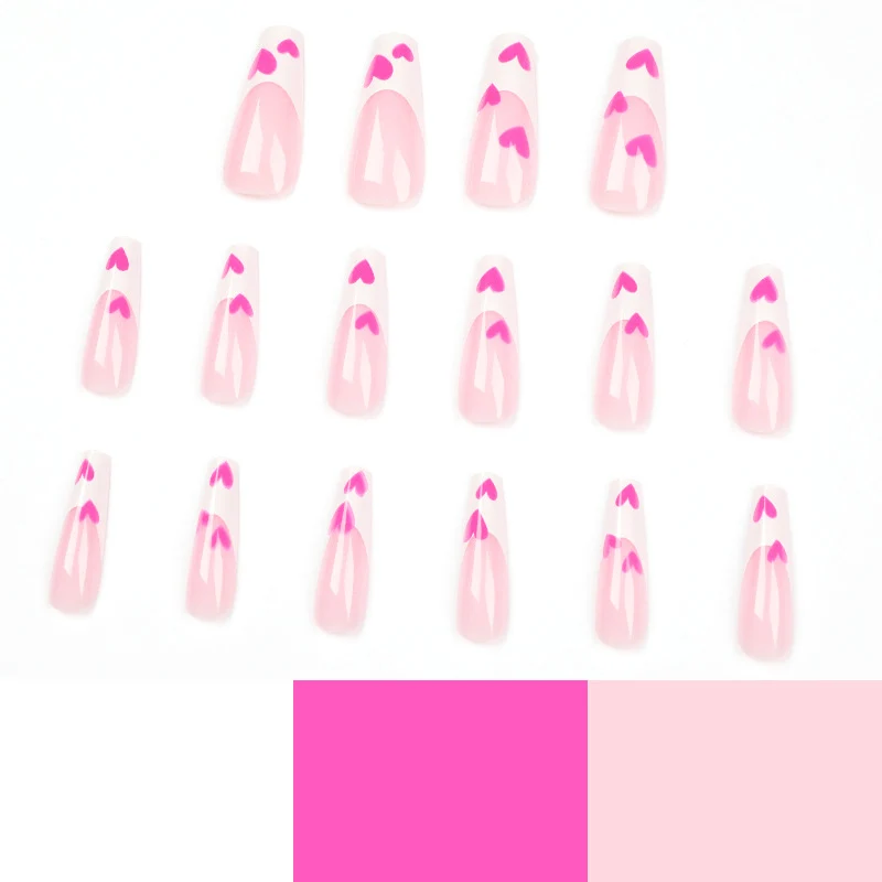 Kunstvolle Stiletto-Nägel mit Herzen-Design Karnz