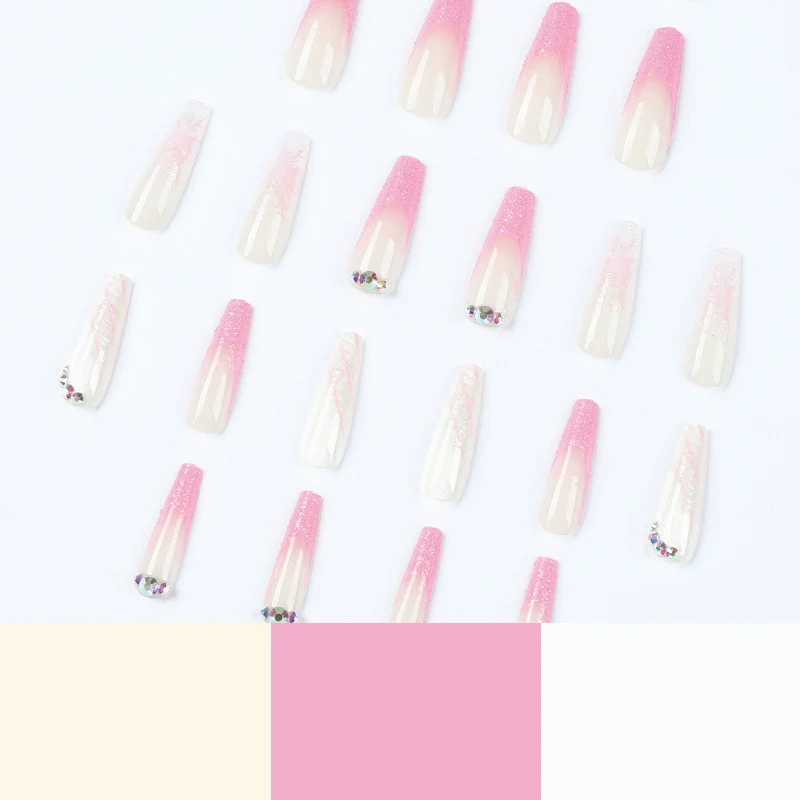 Kunstvolle Stiletto-Nägel mit Glitzer- und Schneeflockendesign Karnz