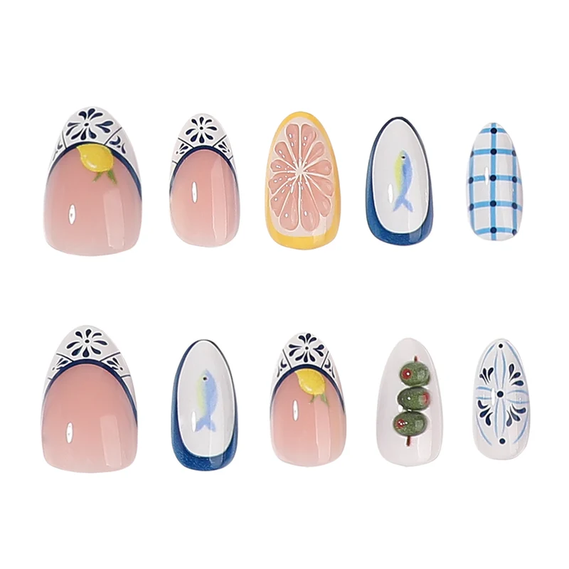 Kunstvolle Nagelkunst mit maritimen Mustern und frischen Motiven Karnz