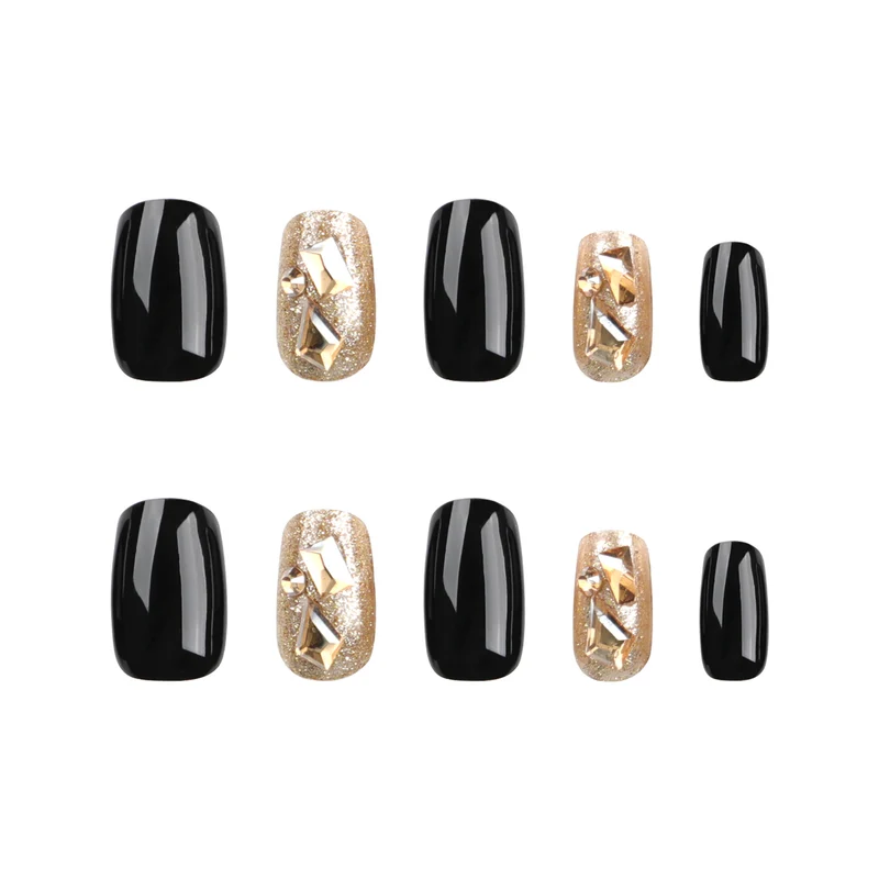 Kunstvolle Nagelkunst mit luxuriösem Glitzerdesign Karnz