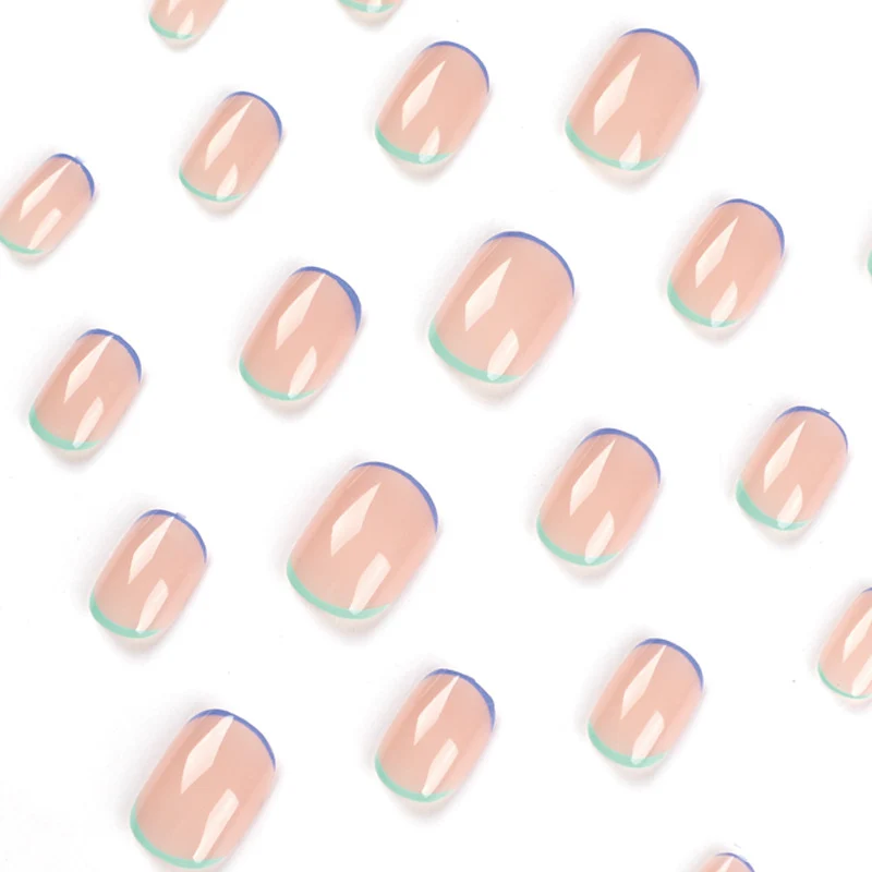 Kunstvolle Nagelkunst mit kreativen French-Tips Karnz