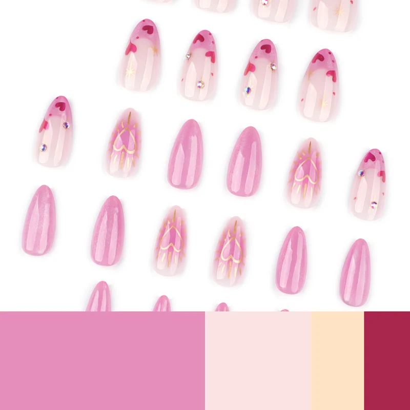 Kunstvolle Nagelkunst mit Herzdesign und Glitzer Karnz