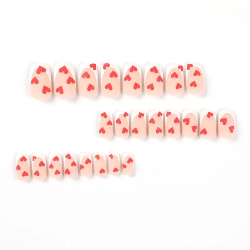 Kunstvolle Nagelkunst mit Herzdesign Karnz