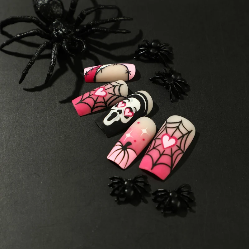 Kunstvolle Nagelkunst mit Halloween-Motiv Karnz