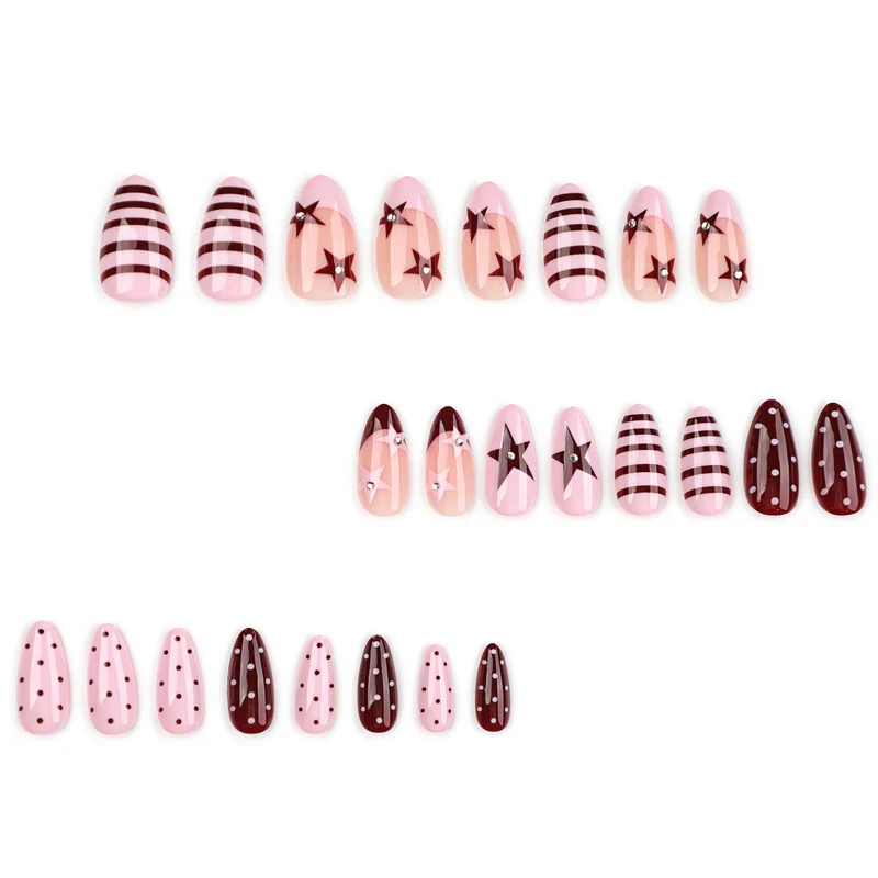 Kunstvolle Nagelkunst mit glitzernden Sternmotiven Karnz