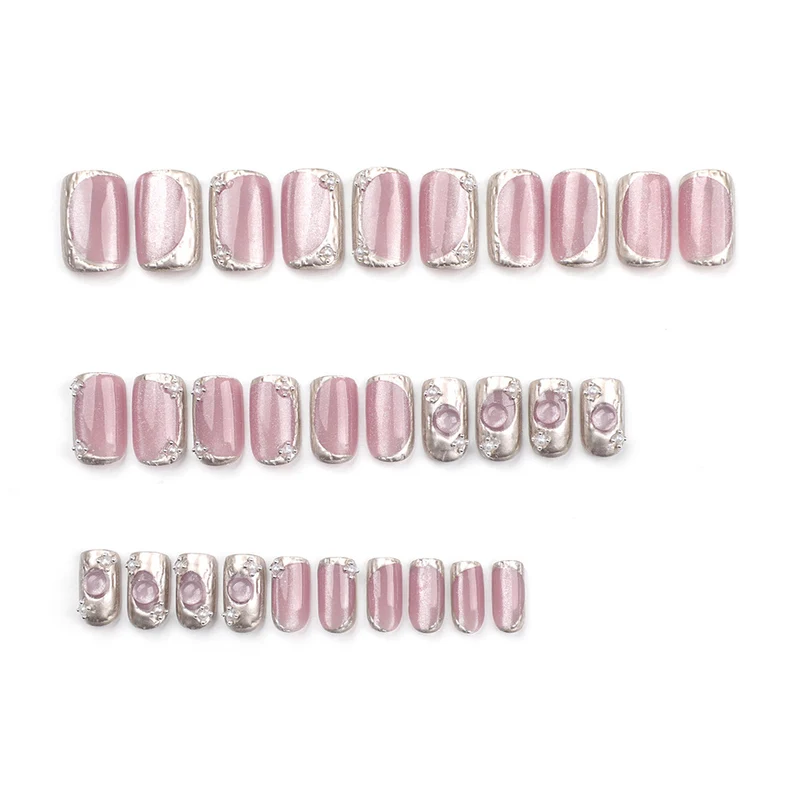 Kunstvolle Nagelkunst mit Glitzer- und Ombre-Effekt Karnz