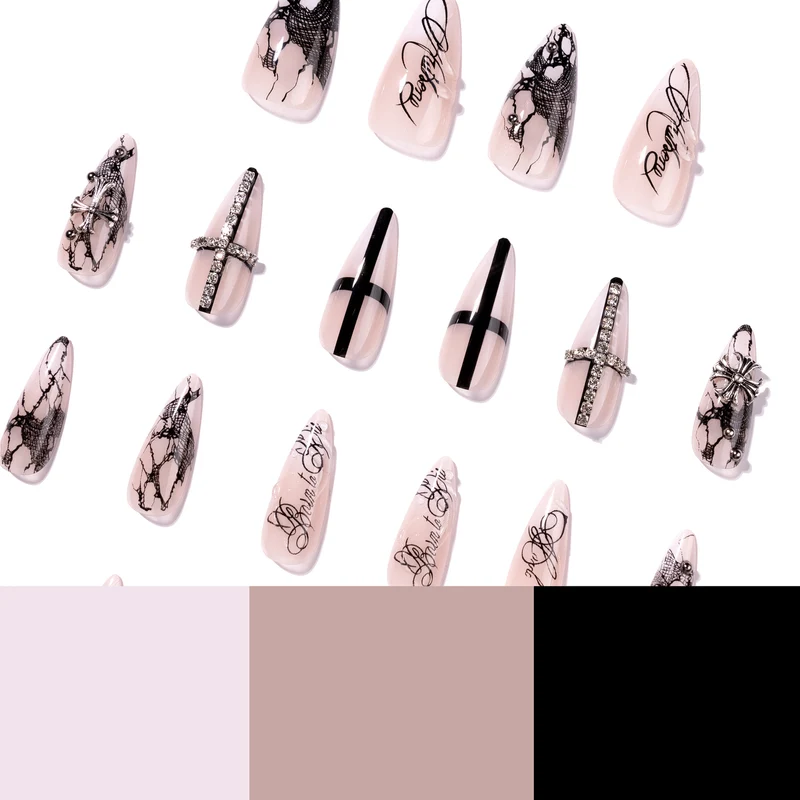 Kunstvolle Stiletto-Nägel mit eleganten Verzierungen Karnz
