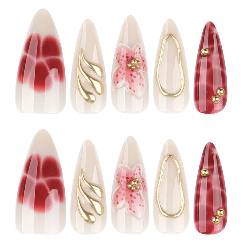 Kunstvolle Stiletto-Nägel mit eleganten Blumendesigns und Glitzerakzenten Karnz