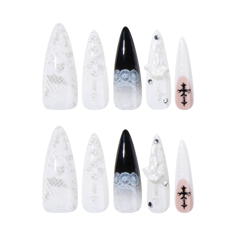 Kunstvolle Stiletto-Nägel mit einzigartigen 3D-Elementen und Glitzerakzenten Karnz