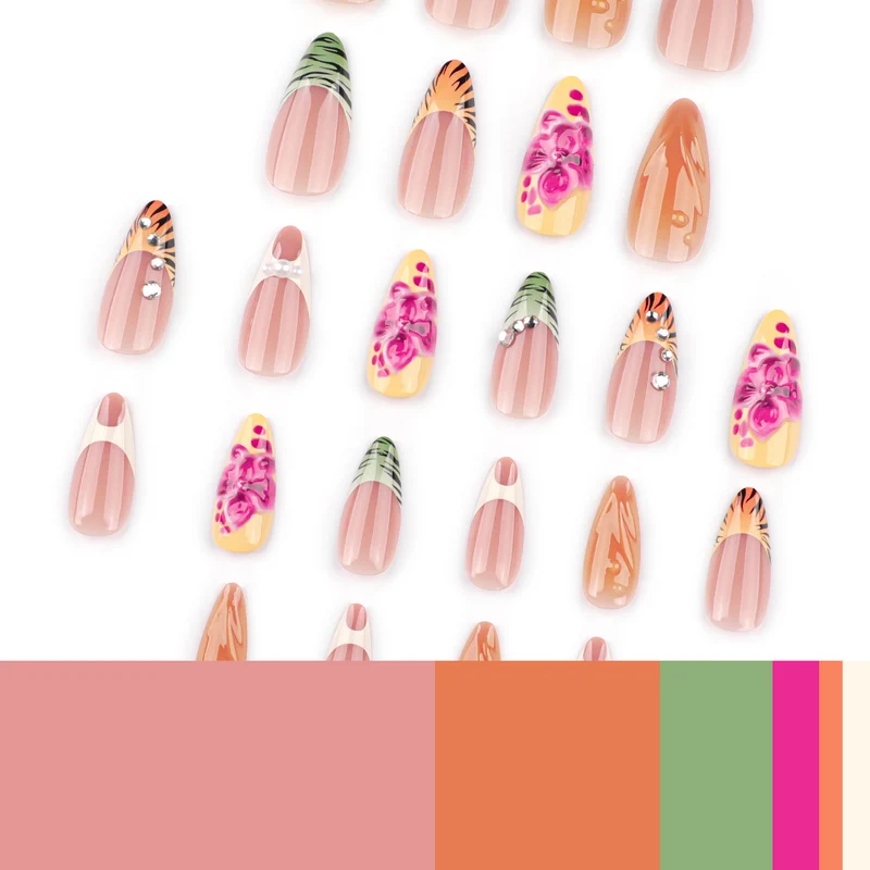 Kunstvolle Stiletto-Nägel mit buntem Blüten-Design und Glitzer Karnz